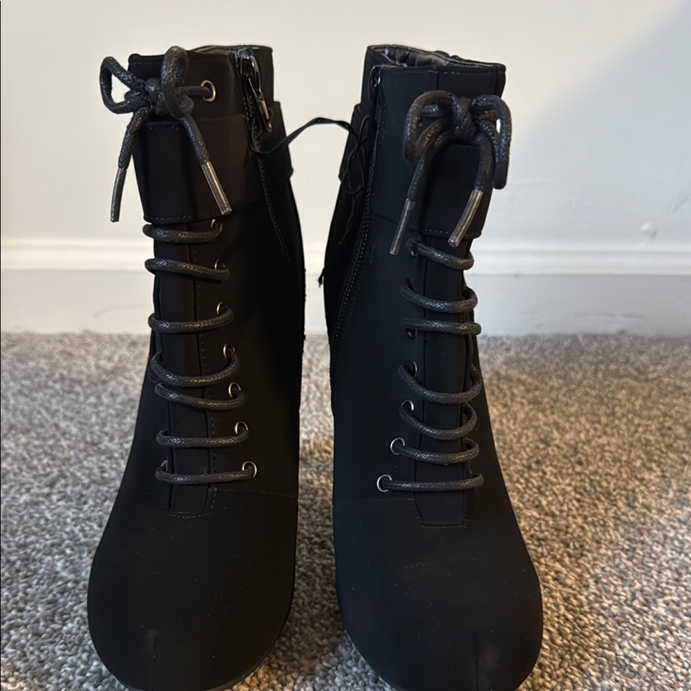 Elegant Black High-Heeled Ankle Booties - Picture 10 of 11